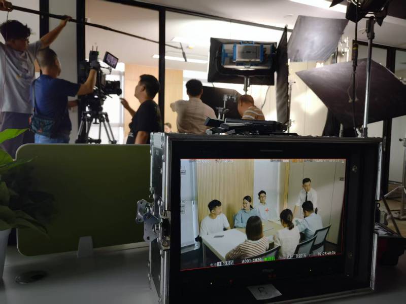 古浪县TVC拍摄公司：科技产品视觉化大师，诠释未来感与功能美学